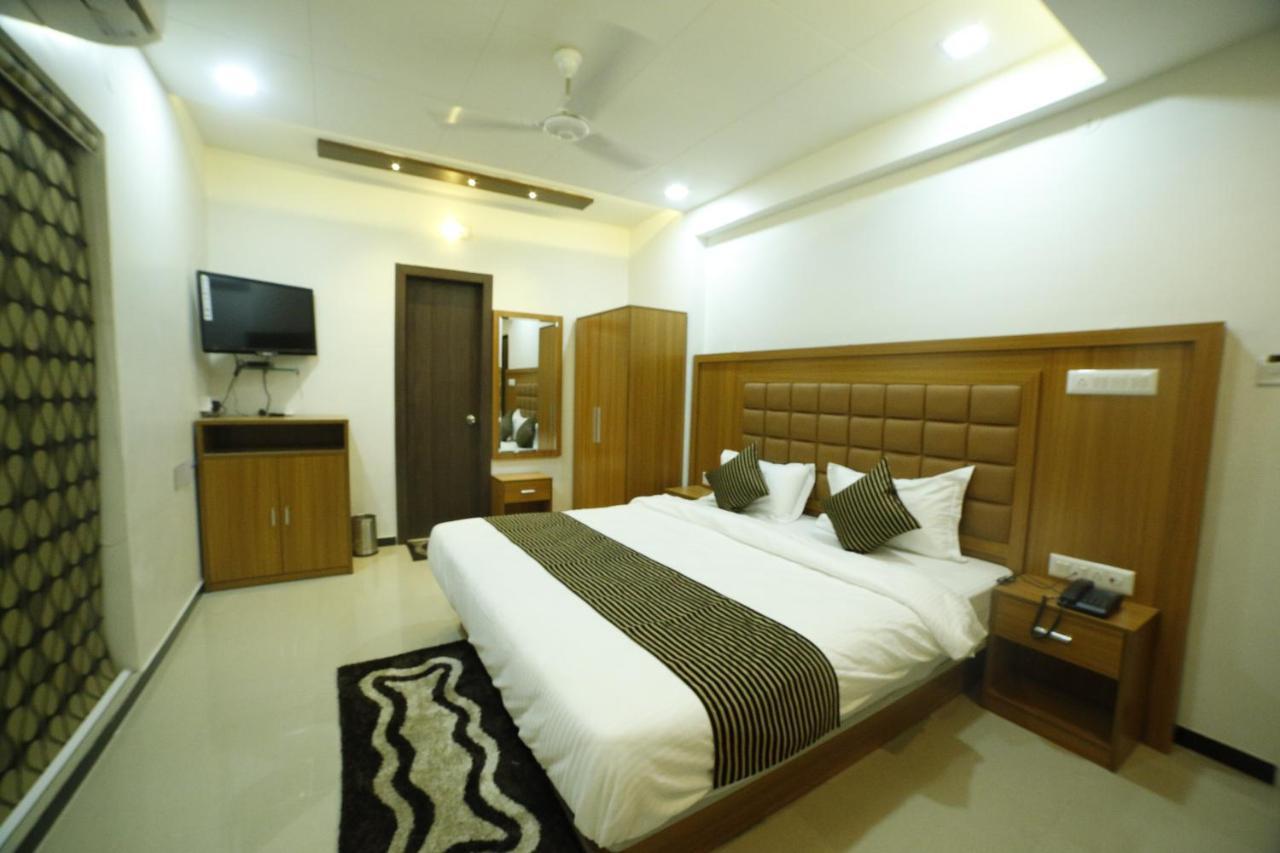 Hotel Swagatam Inn Rajkot Zimmer foto